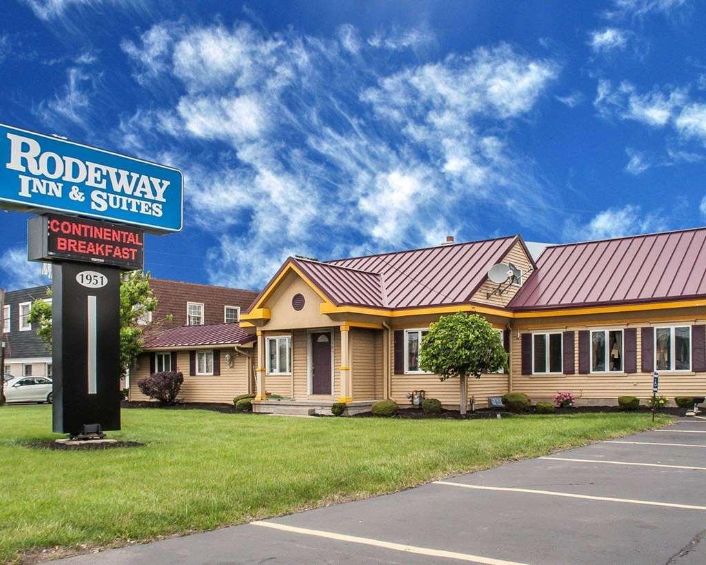 Amherst Inn & Suites Exterior photo