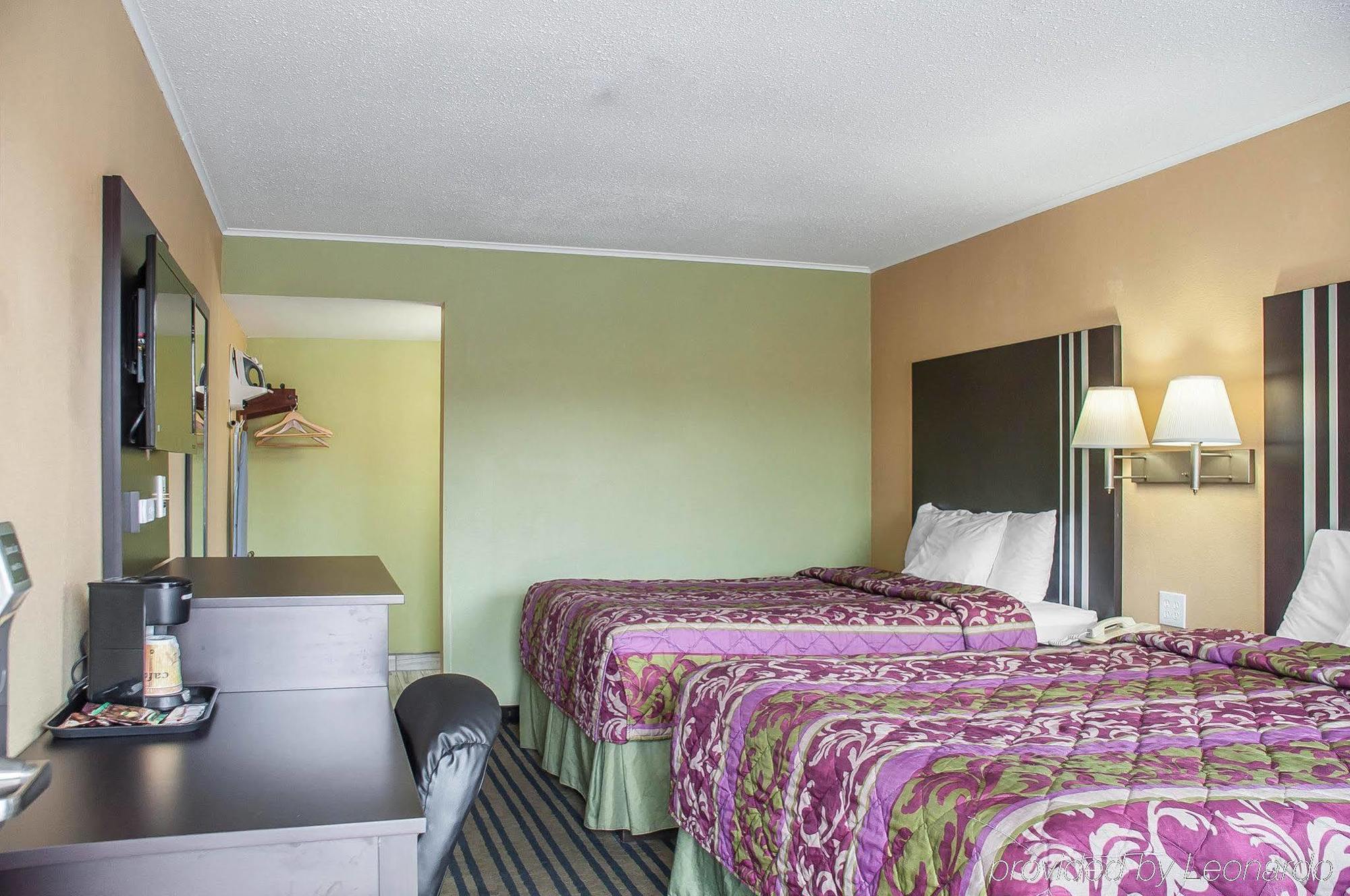 Amherst Inn & Suites Exterior photo